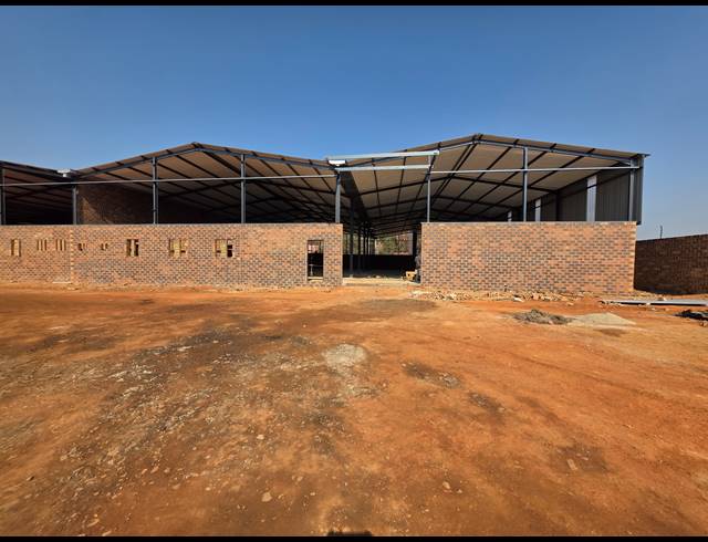 900M² WAREHOUSE TO LET IN AEROTON